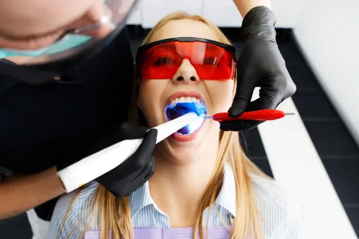 Diş Beyazlatma İşlemi Kimlere Uygulanır.webp